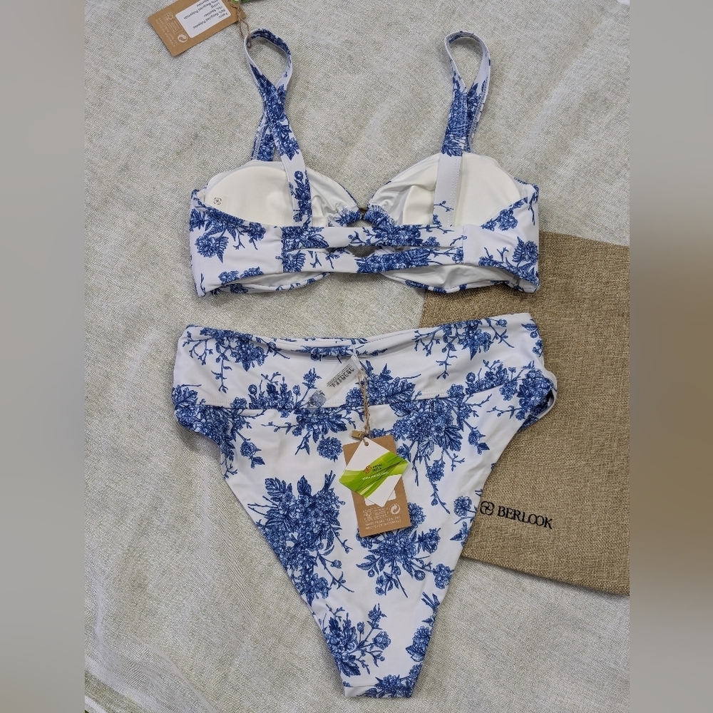 Berlook, NWT,  Ruched Cutout Floral Bikini Set - Picture 2 of 4